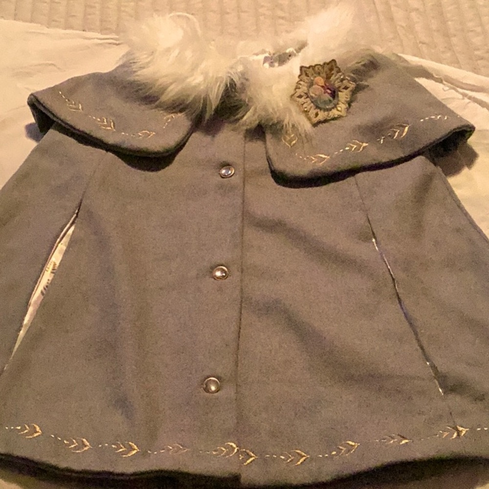 Disney Frozen 2 girls button down cape Sz. 9/10
